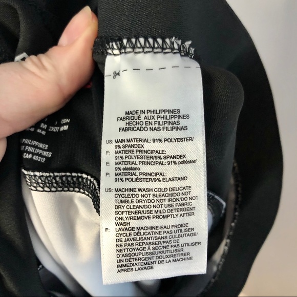 ✨3/$30 Reebok Work Out Ready Printed Camo Capris - Picture 8 of 9